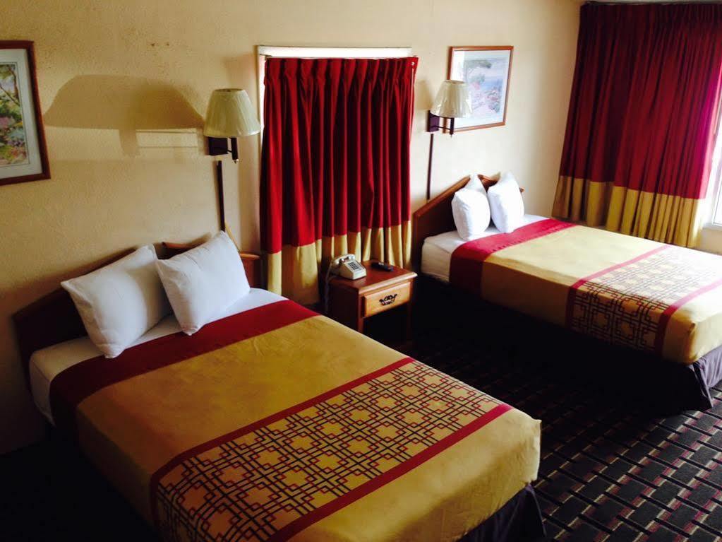 Happy Holiday Motel Myrtle Beach Esterno foto